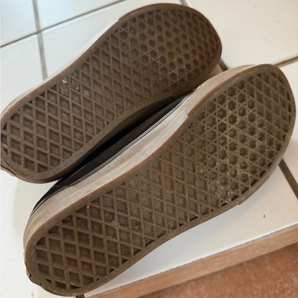 Vans - Picture 10 of 12